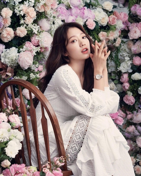 Diễn viên Park Shin-hye sinh con sau 4 tháng cưới
