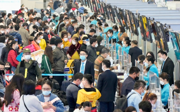 Nhiều chuyến bay hết vé, tàu hỏa gần kín chỗ dịp 30/4