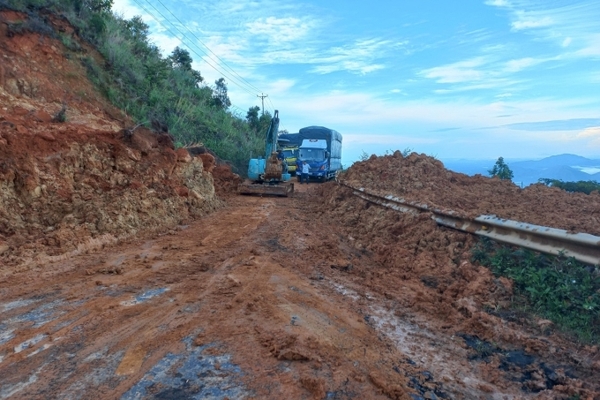 Sạt lở nghiêm trọng trên tuyến Đà Lạt - Mũi Né