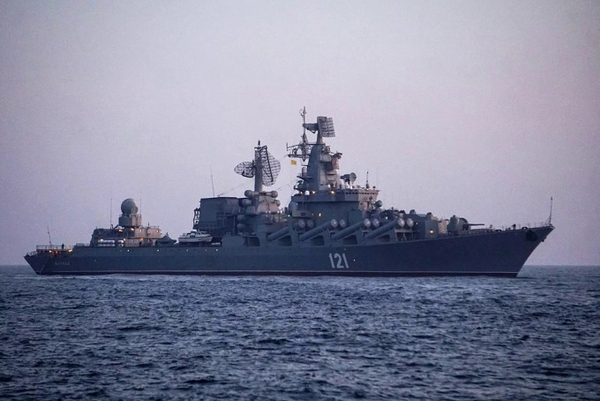 Hàng ngàn người chen chúc xem bay khinh khí cầu chào mừng Sea Games 31