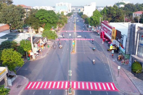 TP HCM sơn phản quang màu đỏ ở đường trước trường học