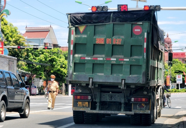 Chở quá tải để 'bù xăng tăng giá'