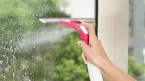 Mẹo lau gương một phát sạch luôn siêu hay