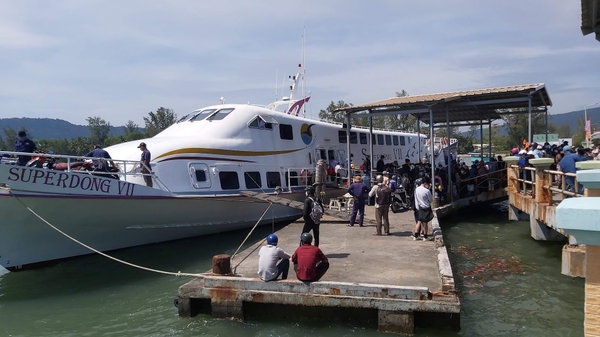 Phú Quốc: Tạm ngưng hoạt động mọi tuyến tàu, phà do thời tiết xấu