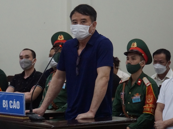 Góc khuất đường dây bảo kê buôn lậu xăng dầu