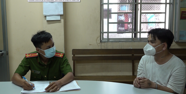 Gã xe ôm giở thủ đoạn cướp tài sản với du khách Nga ở TP.HCM