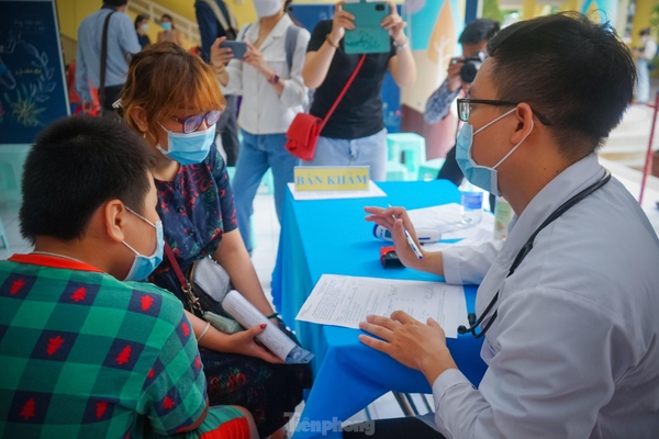 TPHCM: Ngày đầu tiêm vắc xin phòng COVID-19 cho trẻ em từ 5 đến dưới 12 tuổi