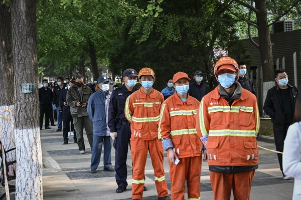 Trung Quốc tìm cách ‘chạy nước rút’ với Covid-19, mở rộng xét nghiệm và phong tỏa