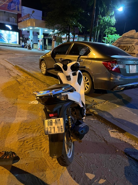 Vợ chồng nghi nhóm người trộm xe SH quyết đuổi theo và điều bất ngờ