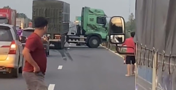 Tai nạn trên cao tốc Trung Lương - Mỹ Thuận, giao thông ùn ứ nhiều cây số