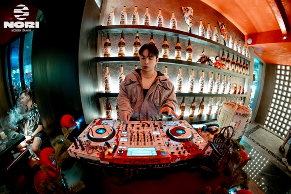Dj phục vụ âm nhạc
