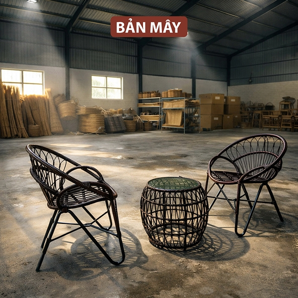 Bàn Ghế Ban Công Ngoài Trời Đuôi Công – Cảm Hứng Thiết Kế Thanh Thoát Cho Góc Ngồi Hai Người