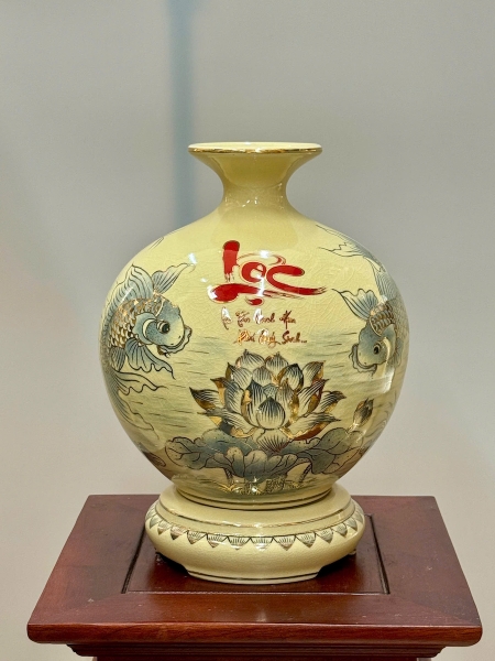 Bình Hút Lộc Chép Sen Chữ Lộc Cao 29cm Gốm Chu Đậu Vẽ Vàng