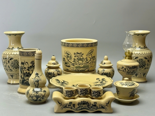 Bộ thờ hoạ tiết hoa sen cho ban thờ 1m07-1m27 men truyền thống