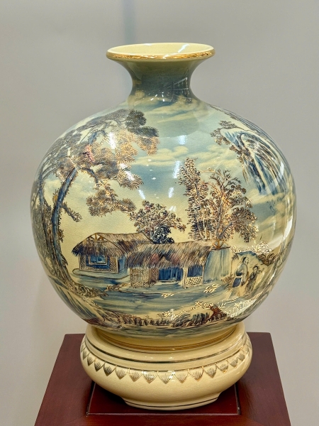 Bình Tài Lộc Sơn Thuỷ Hữu Tình 3D Cao 42cm Gốm Vẽ Vàng