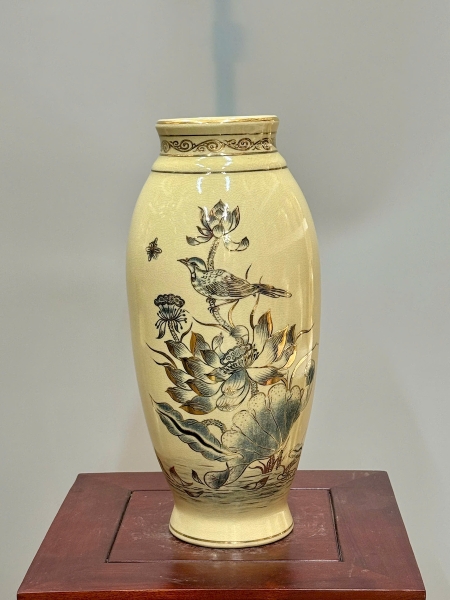 Bình Hoa Phi Yến Hoạ Tiết Hoa Sen Cao 35cm Gốm Vẽ Vàng