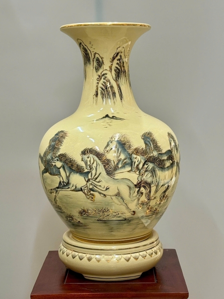 Bình Phú Quý Hoạ Tiết Bát Mã Cao 52cm Gốm Chu Đậu Vẽ Vàng