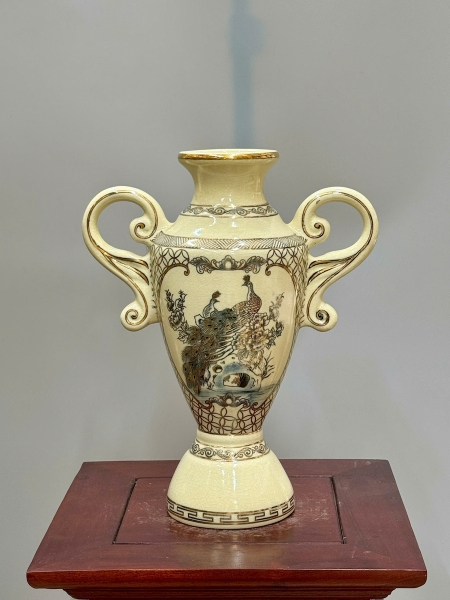 Bình Cúp Hoạ Tiết Thuận Buồm - Công Đào Cao 30cm Gốm Vẽ Vàng