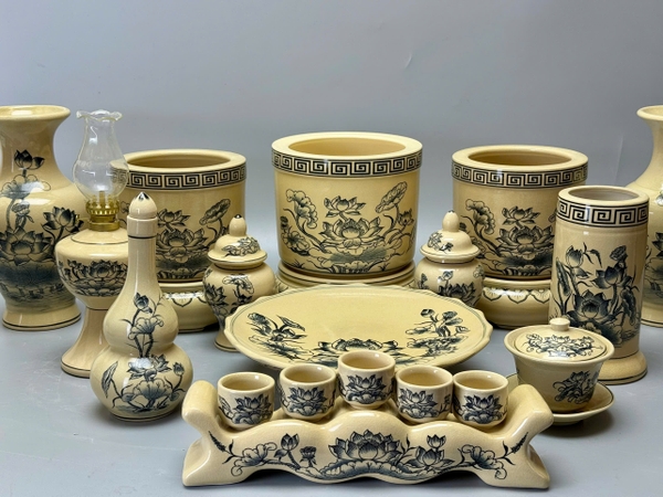 Bộ thờ hoạ tiết hoa sen ban thờ 1m57-1m75 men truyền thống