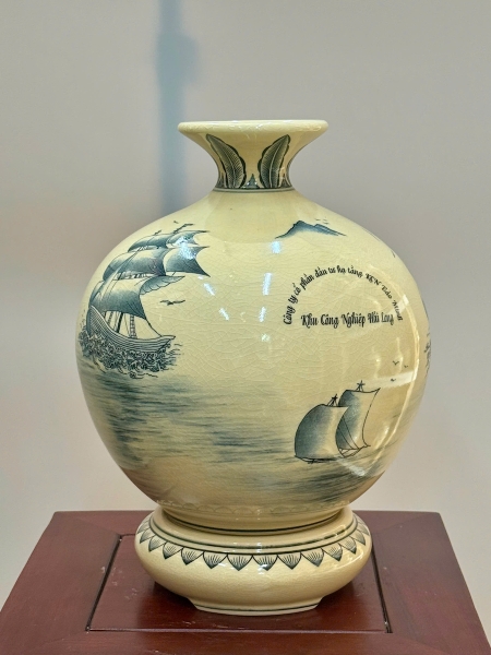 Bình Hút Lộc Thuận Buồm Xuôi Gió Cao 29cm Quà Kỷ Niệm Của Doanh Nghiệp