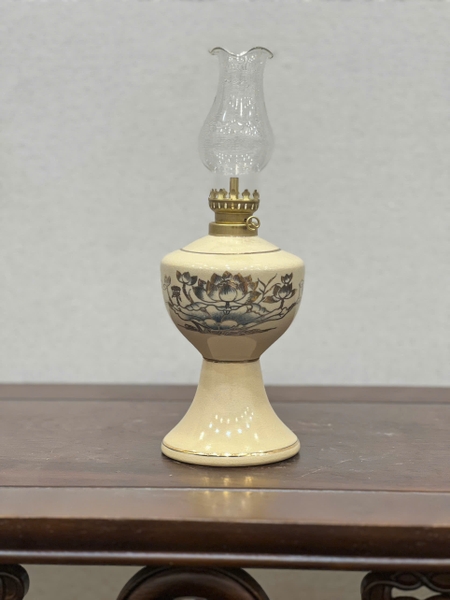 Đèn Dầu Hoạ Tiết Hoa Sen H16 Vẽ Vàng 24K