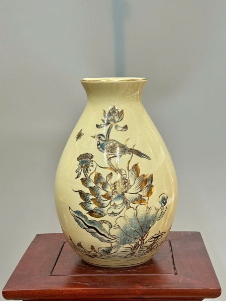 Bình Lão Vọng Cao 28cm Hoạ Tiết Hoa Sen Vẽ Vàng