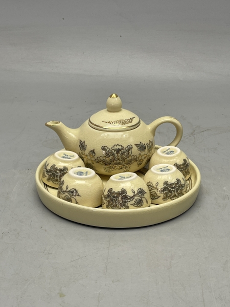 Bộ Trà Thờ Vẽ Vàng 24K