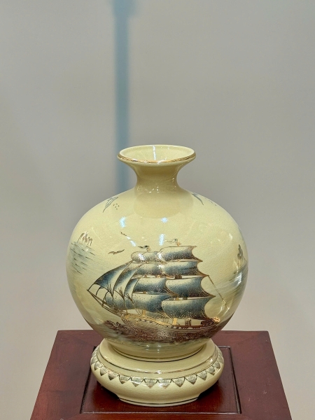 Bình Hút Lộc Thuận Buồm Xuôi Gió Cao 29cm Gốm Chu Đậu Vẽ Vàng