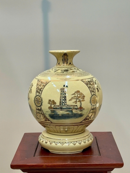 Bình Hút Lộc Tứ Cảnh Hà Nội Cao 29cm Gốm Chu Đâu Vẽ Vàng