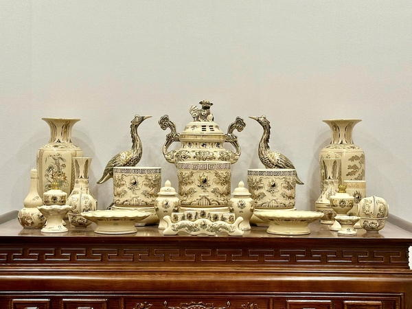 Bộ Đồ Thờ Cho Ban Thờ 1,75m đến 1,97m Gốm Chu Đậu Vẽ Vàng