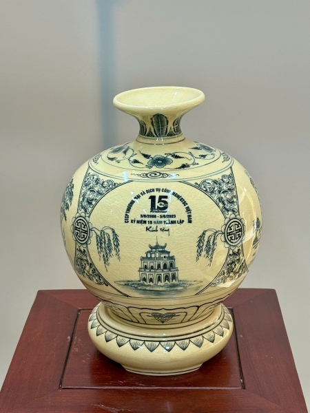 Bình Hút Lộc Cao 27cm Kỷ Niệm Thành Lập Doanh Nghiệp