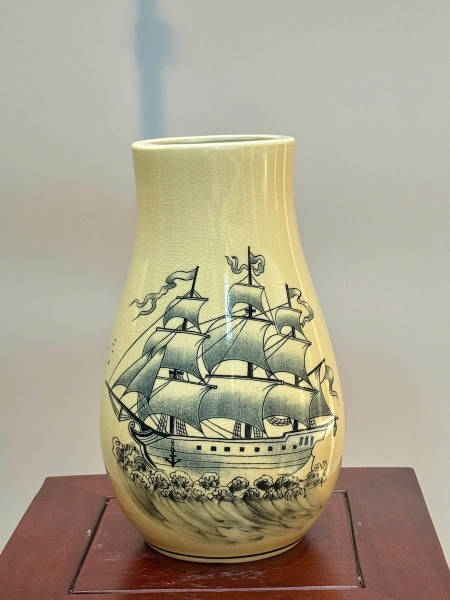 Bình Hoa Hoạ Tiết Thuận Buồm Xuôi Gió Cao 28cm Truyền Thống