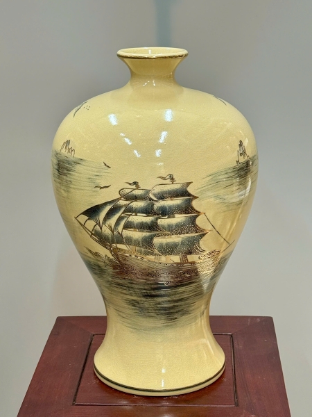 Mai Bình Thuận Buồm Xuôi Gió Cao 38cm Gốm Chu Đậu Vẽ Vàng