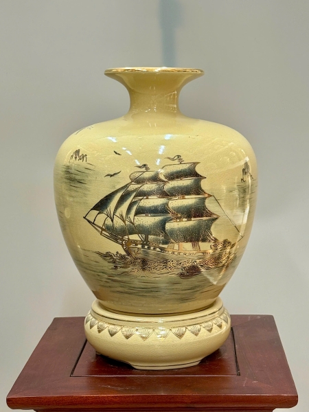 Bình Vạn Phúc Hoạ Tiết Thuận Buồm Cao 34cm Gốm Chu Đậu Vẽ Vàng