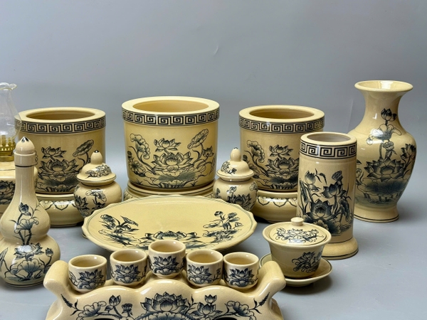 Bộ thờ hoạ tiết hoa sen ban thờ 1m57-1m75 men truyền thống