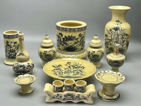 Bộ Thờ hoạ tiết Hoa Sen kỷ 3 chén truyền thống