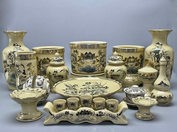 Bộ thờ hoạ tiết Hoa Sen Kỷ 5 chén vẽ vàng