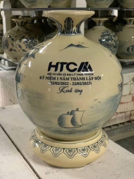 Bình Hút Lôc Thuận Buồm H23 in logo Doanh Nghiệp truyền thống
