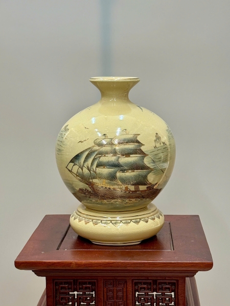 Bình Hút Lộc Thuận Buồm Xuôi Gió Cao 27cm Gốm Chu Đậu Vẽ Vàng