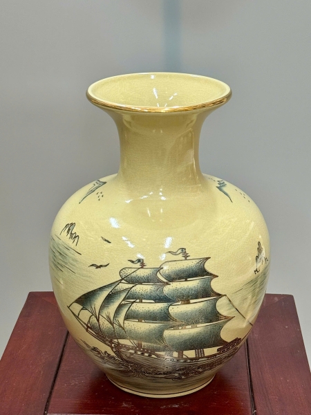 Bình Bảo Châu Thuận Buồm Cao 28cm Gốm Chu Đậu Vẽ Vàng