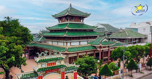 Miếu Bà Chúa Xứ Núi Sam: Review Chi Tiết & Kinh Nghiệm Hành Hương Linh Thiêng