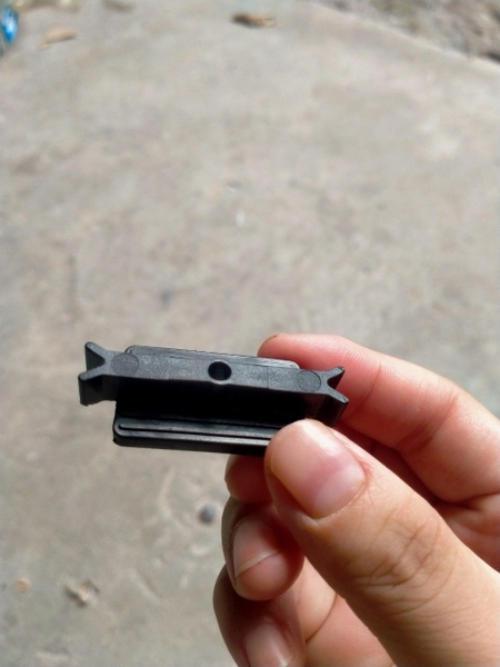 Chốt nhựa sàn