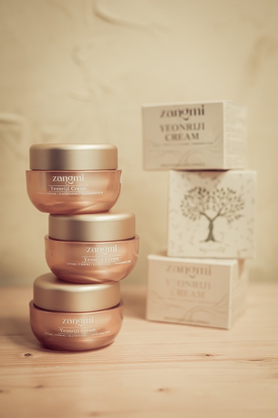 Kem Dưỡng Cao Cấp Yeonriji Cream 50ml - Dưỡng Trắng Da , Nâng Cơ, Trẻ Hóa Da Đông Trùng Hạ Thảo Hàn Quốc