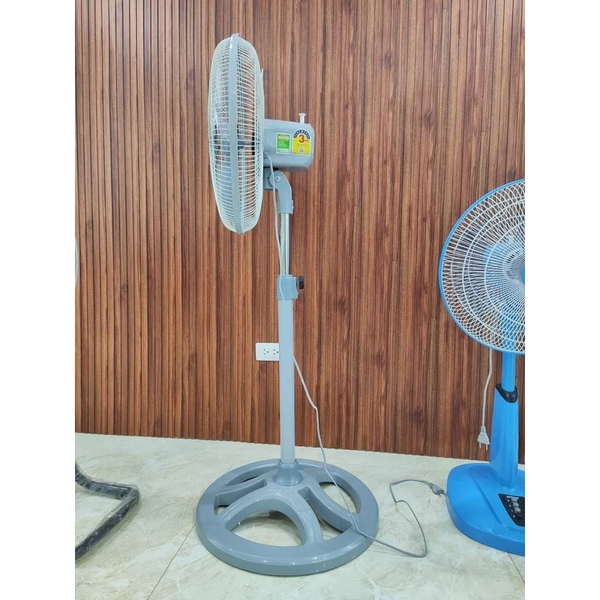 Quạt điện Korichi KRC-8806 - Công suất 67W - 5 cánh điều khiển núm vặn -Bảo hành chính hãng 12 tháng