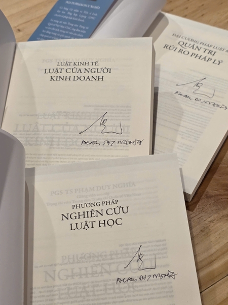 Bộ sách tư duy nền tảng để học và nghiên cứu luật | Bản có chữ ký PGS.TS Phạm Duy Nghĩa