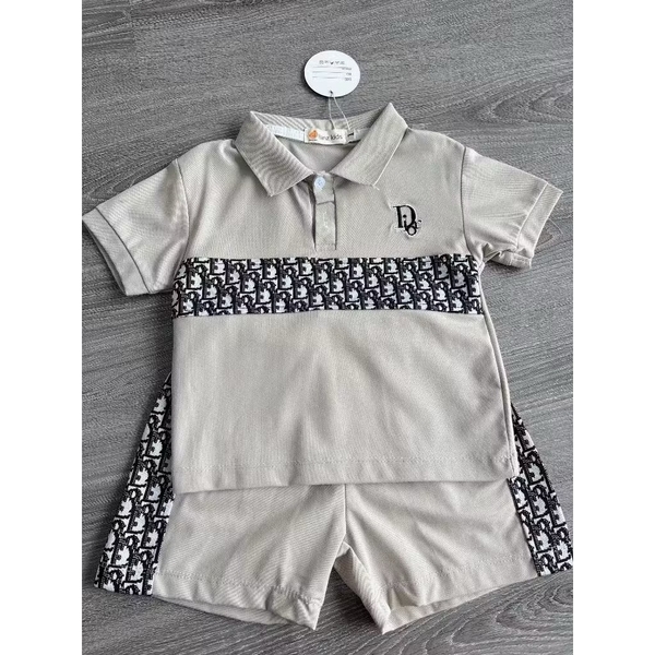 Bộ hè bé trai xám cổ bẻ dior