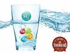 Uống nước nhiều sẽ giúp bạn thoải mái sau khi uống rượu