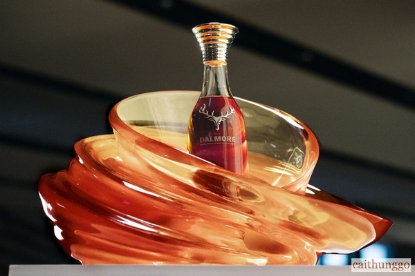 Whisky Cao Cấp Là Gì? Khám Phá Thế Giới Rượu Sang Trọng