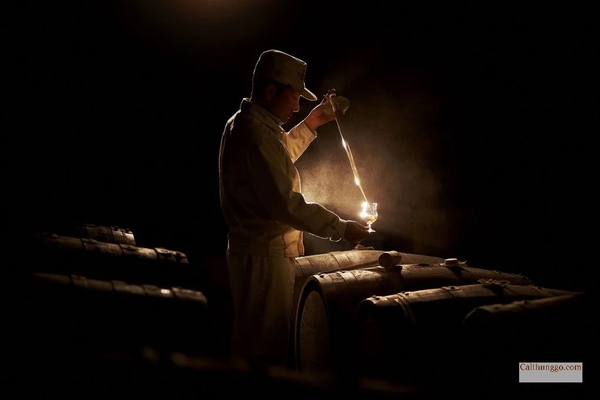 Đánh Giá Yamazaki 18 Year Old: Hương Vị Tuyệt Hảo Từ Whisky Nhật Bản