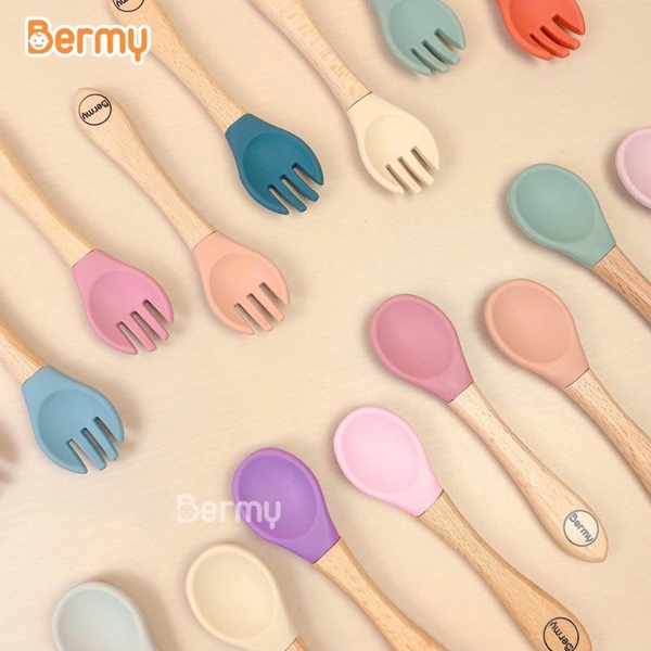 Thìa ăn dặm silicone cán gỗ Bermy (dài 14cm, màu ngẫu nhiên)